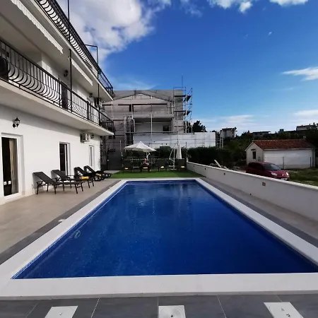 Holiday home Holiday J&d Podstrana